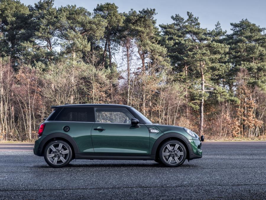  Mini Cooper S 60 Years Edition (F56) 2019 года  (UK) (фото 3 из 18)